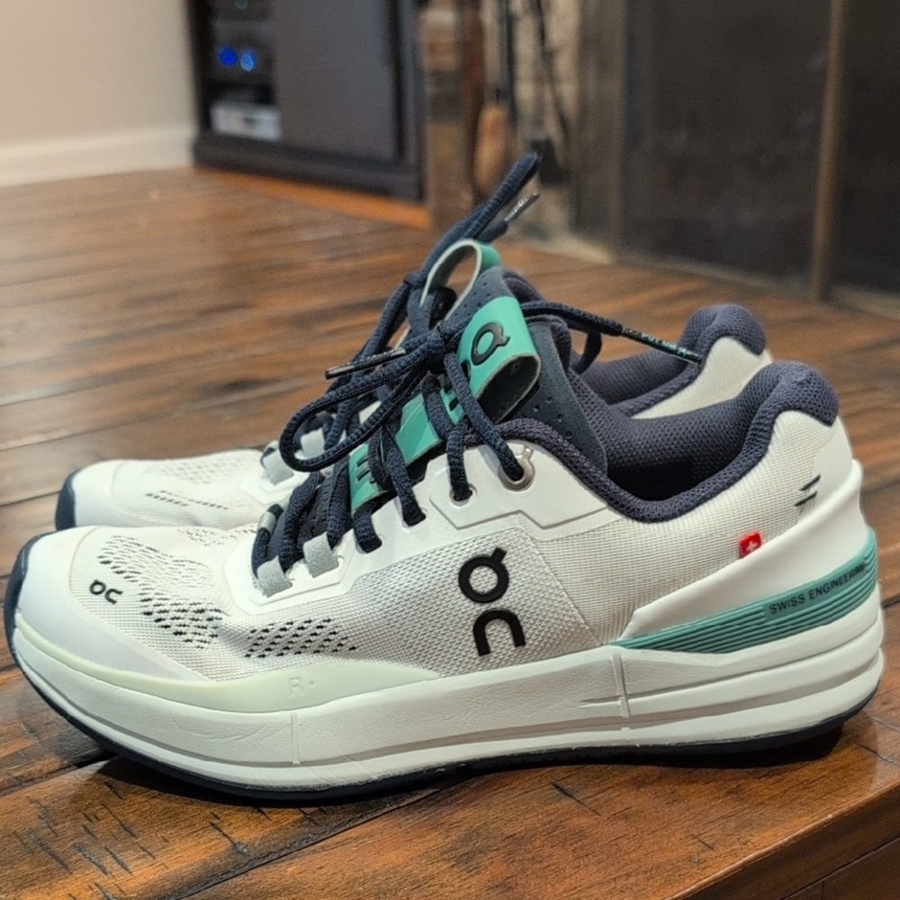 On The Roger Pro Sneakers